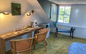 Luc's place, Waterbed grote kamer